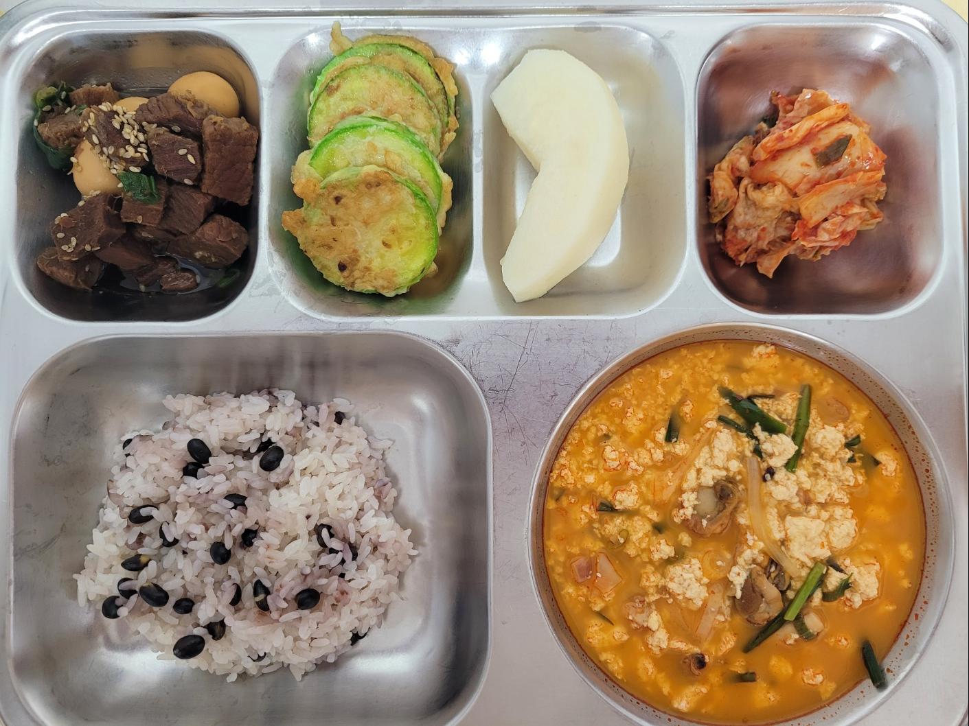 9월24일 식단(약콩밥,짬뽕순두부,쇠고기메추리알조림,애호박전,배추김치,친환경배) 사진