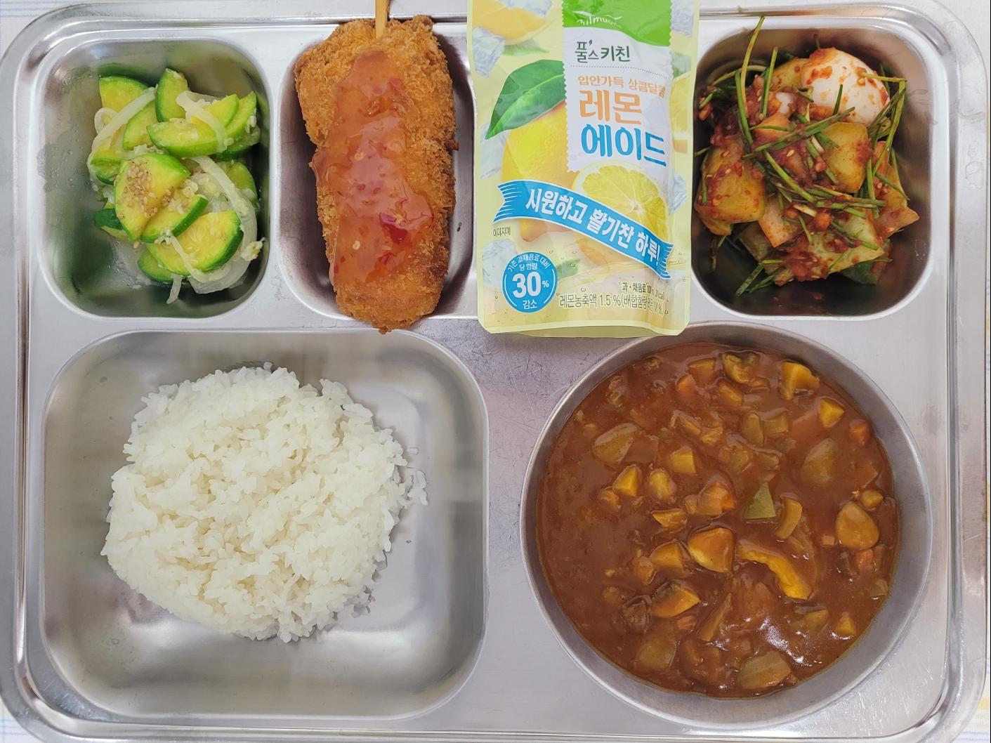 12월11일 식단(인도식정통커리,5마리통새우꼬치,애호박새우젓볶음,오이부추무침,레몬에이드) 사진