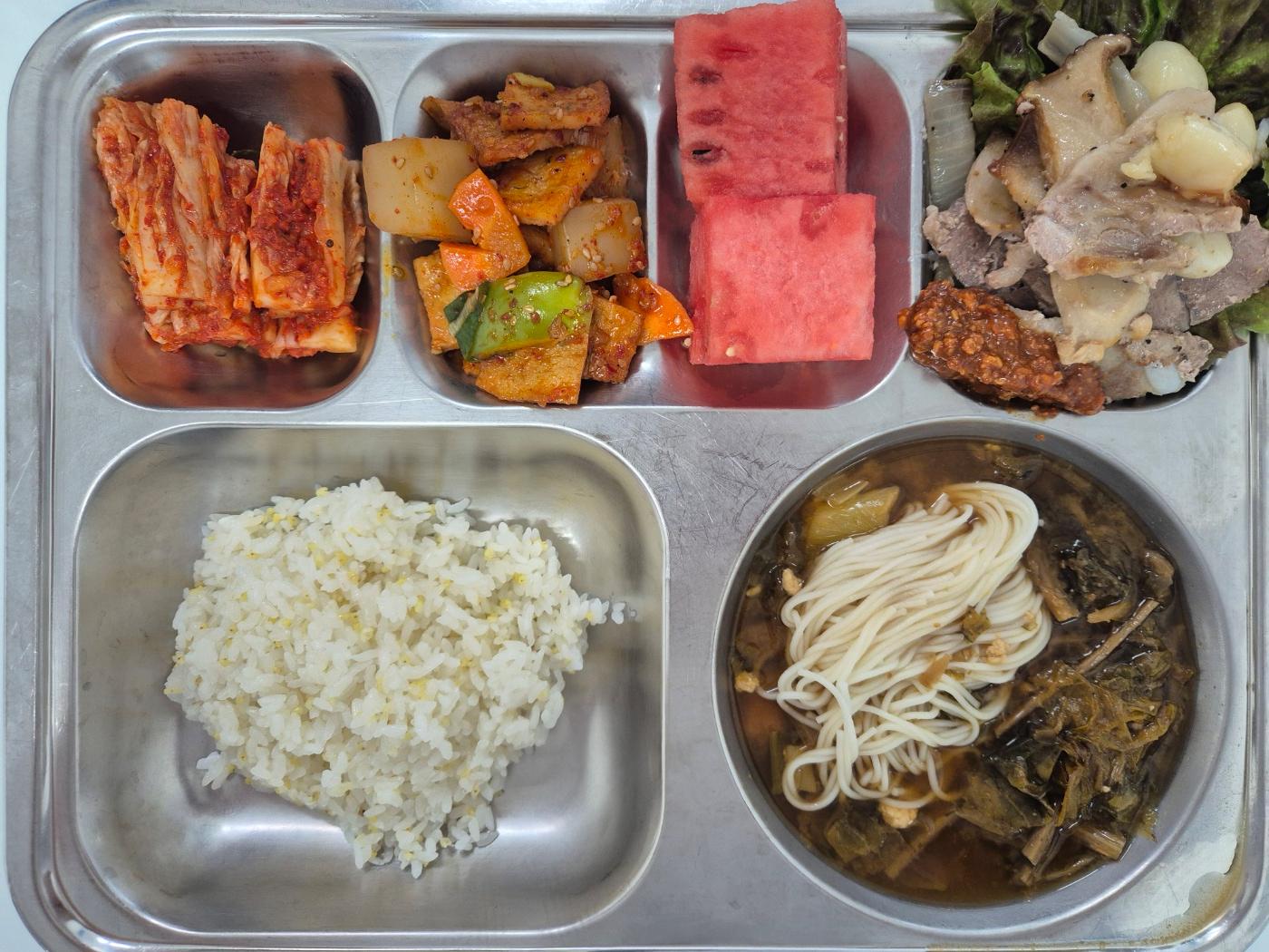 6월26일 식단(기장밥,된장소면,어묵곤약조림,삼겹살구이/상추쌈,배추김치,수박) 사진