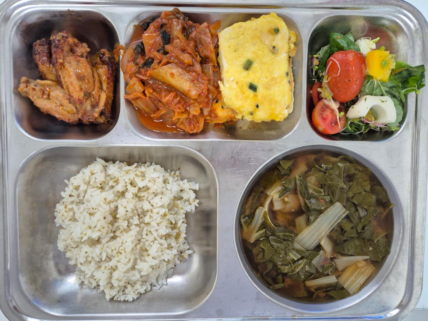 3월20일 식단(차조밥,근대된장국,닭날개데리야끼,두부계란구이,김치볶음,방울토마토치즈구이) 사진