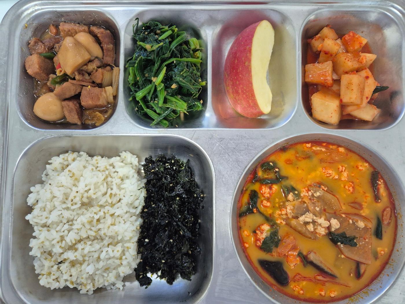 3월26일 식단(차조밥,짬뽕순두부,돈육모듬장조림,시금치된장무침,건파래볶음,깍두기,강릉사과) 사진