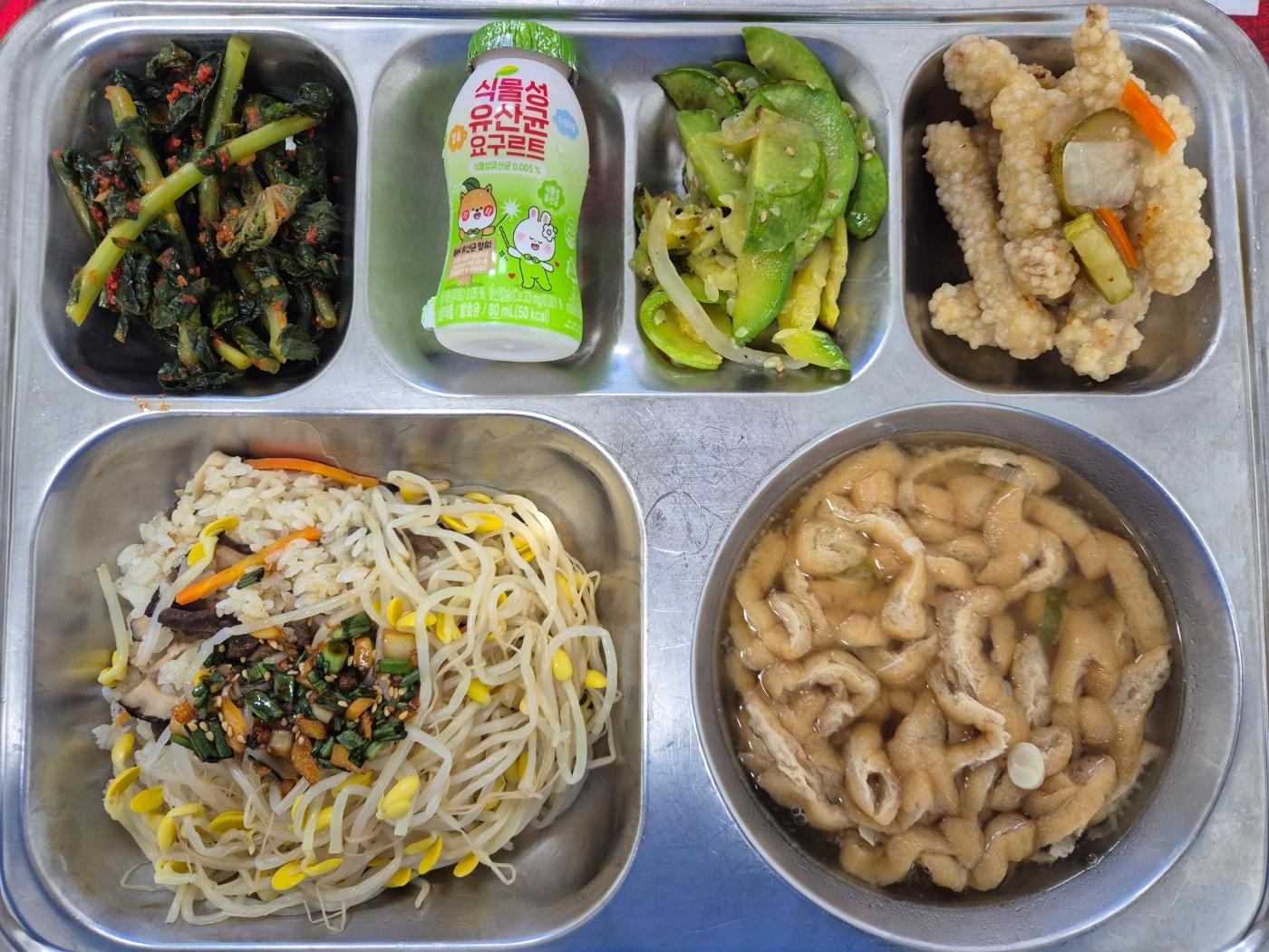 6월4일 식단(쇠고기콩나물밥,유부장국,애호박새우젓무침,두부우리쌀등심탕수육,열무김치,식물성유산균요구르트) 사진
